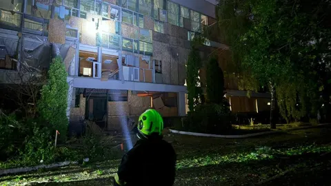 Атака на Київ: у Голосіївському районі пошкоджено корпус навчального закладу