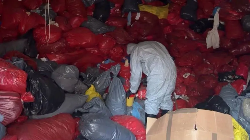 На складі в Києві зберігали небезпечні медичні відходи