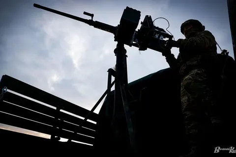 У Києві працює ППО: на столицю заходять нові безпілотники, тривога триває
