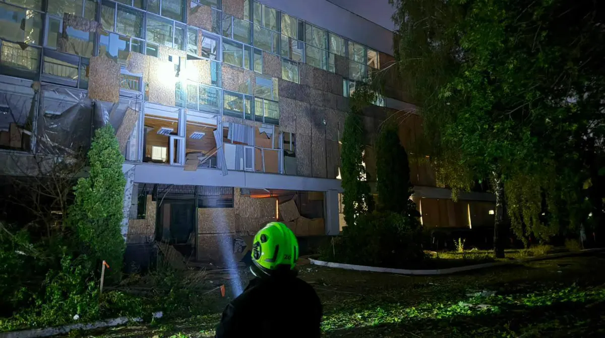 У Голосіївському районі Києва пошкоджено будівлю вишу: наслідки атаки БпЛА