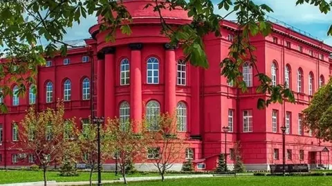 Обстріл пошкодив спорткомплекс КНУ імені Тараса Шевченка в Києві