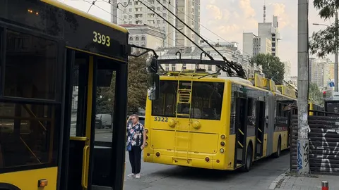 У Києві через спеку зупинялися трамваї та тролейбуси