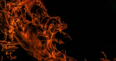 У Києві після атаки РФ горять резервуари з паливом на Оболоні