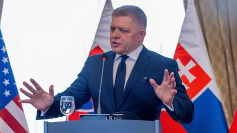 Фіцо їде до Києва 18 вересня і каже, що Словаччина не воюватиме «через якусь 5 статтю»