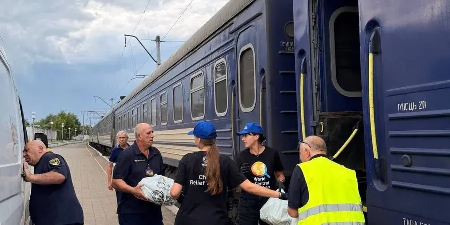 Укрзалізниця: рух поїздів відновлюється, але затримки ще триватимуть
