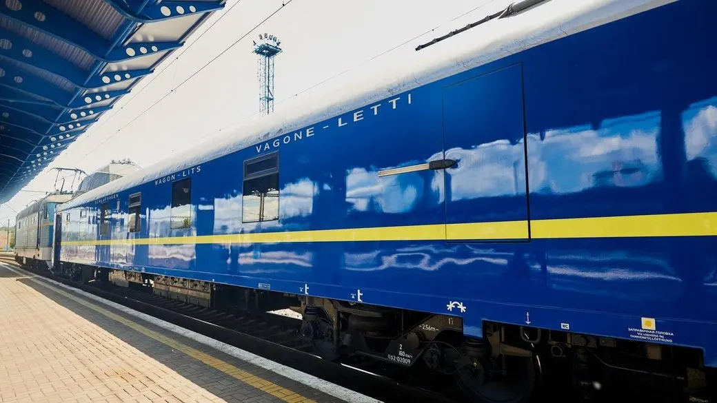 Російський дрон влучив у потяг Київ — Варшава поблизу Ягодина на Волині