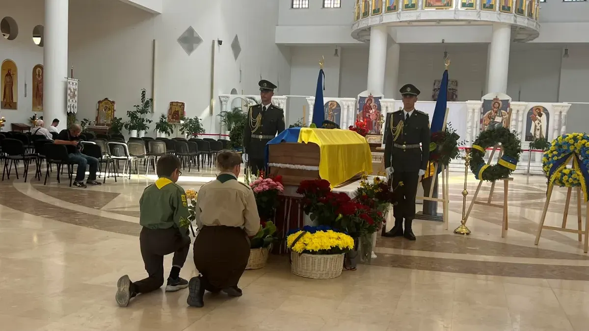 У Києві попрощалися з Євгеном Коновальцем: прах перепоховають на меморіальному кладовищі