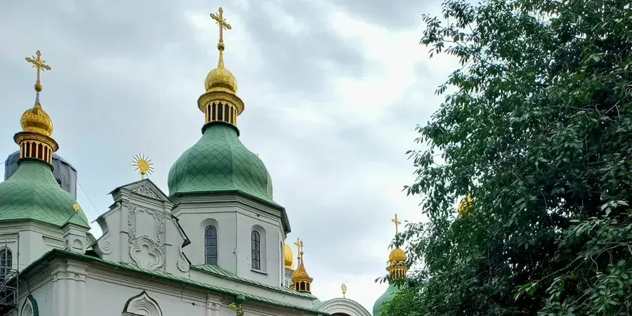 Удар РФ пошкодив будівлі Софії Київської, собор уцілів