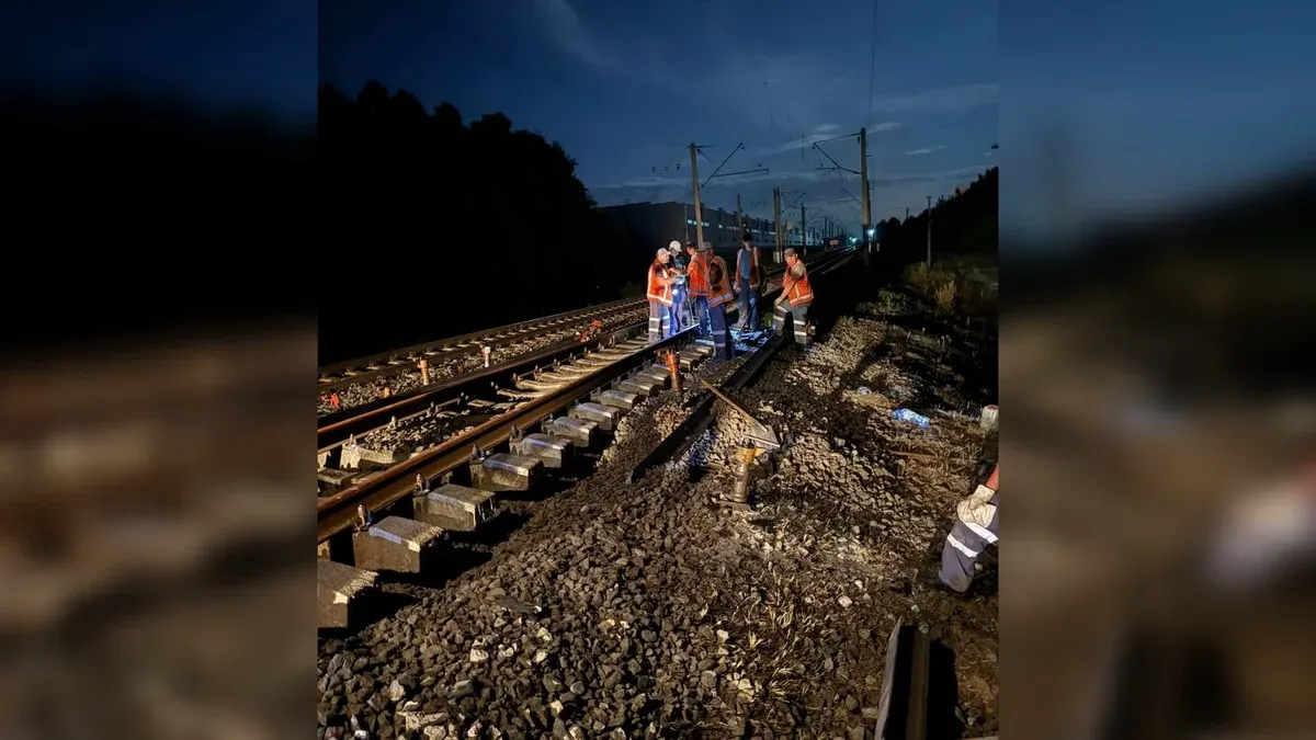 Затримки поїздів до 15 годин: Укрзалізниця пояснила, чому не скасовує рейси