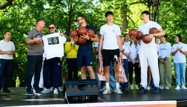 Понад 1000 дітей долучилися до спортивного свята DoLikeOlympians у Києві