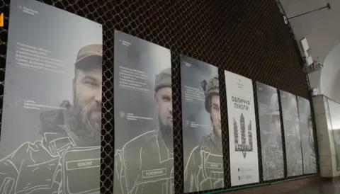 У столичному метро показують «Обличчя піхоти»: виставка триватиме до кінця серпня