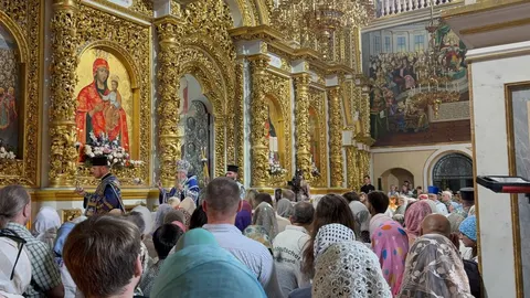 У Києво-Печерській лаврі відбувається святкова літургія з нагоди Успіння