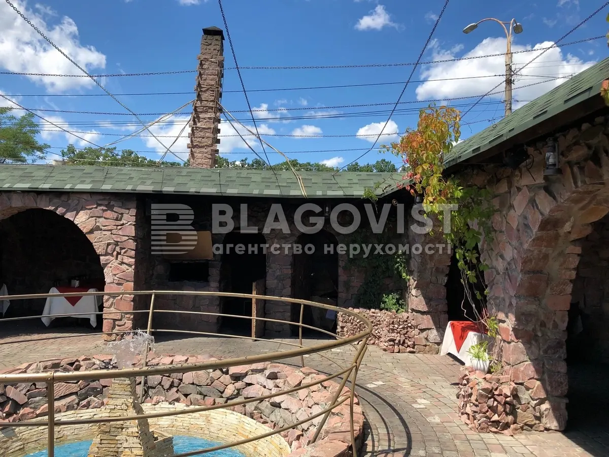 У Києві виставили на продаж ресторан на Дегтярівській за 21 мільйон гривень