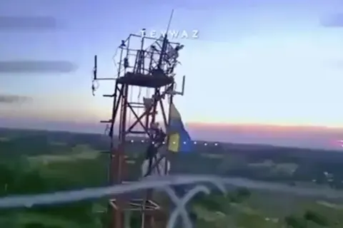 Українські військові встановили прапор на вишці у Курській області