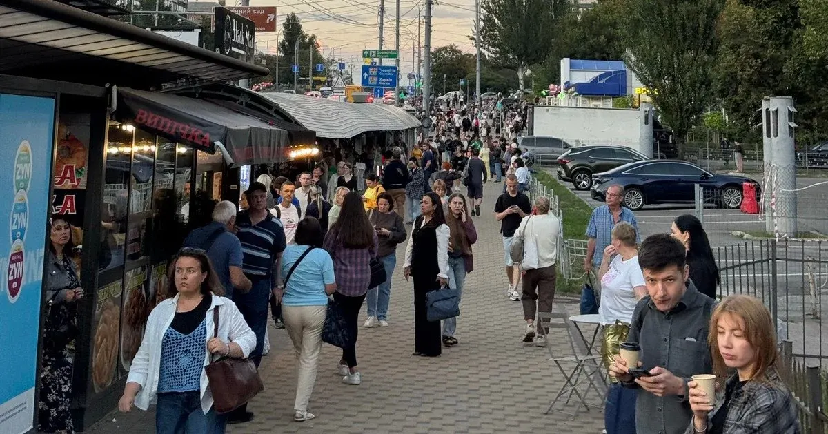 Київ у транспортному колапсі: через тривоги місто стояло в заторах