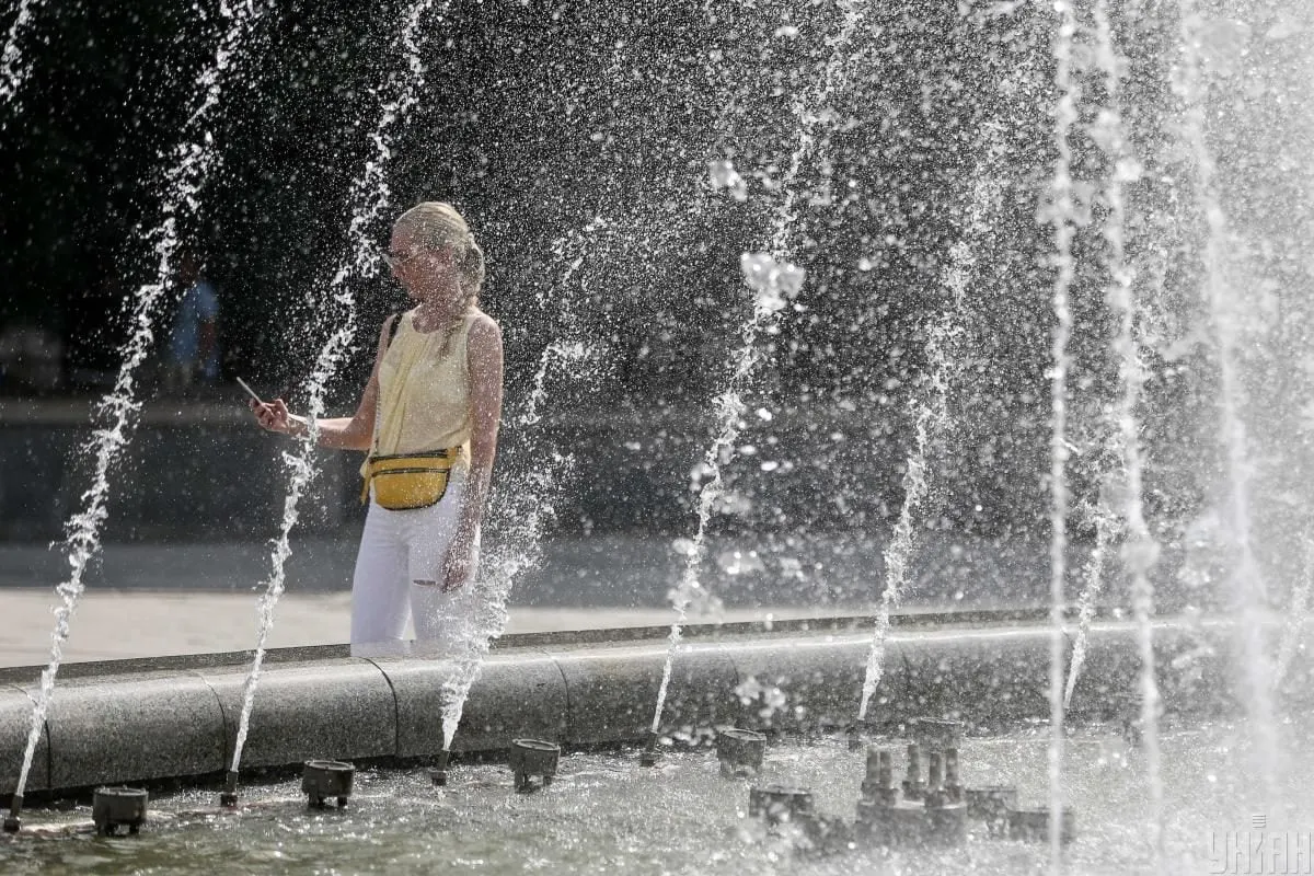 Спека в Києві: 4 серпня стовпчики термометрів сягнуть +34°