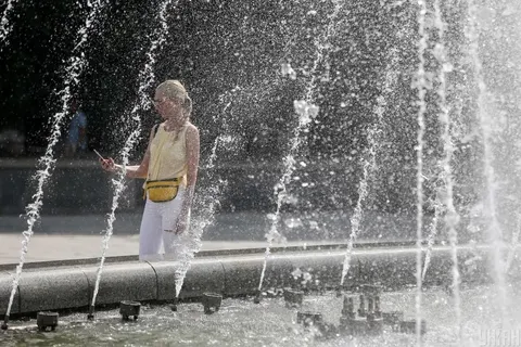 Спека в Києві: 4 серпня стовпчики термометрів сягнуть +34°