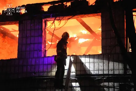 Ракетний удар по залізничному депо у Києві: 7 загиблих, серед них шестеро залізн