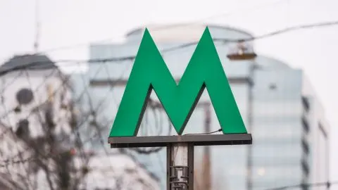 Станція метро «Почайна» відновила роботу після атаки: відкрили другий вестибюль