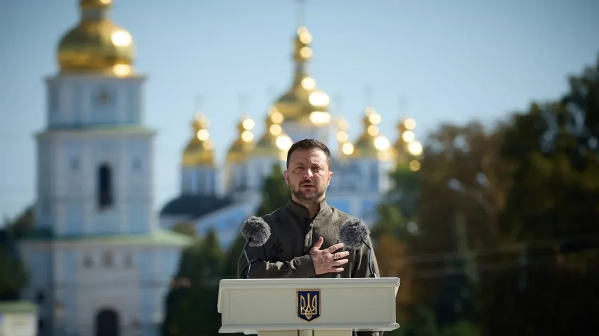 Зеленський пропонує до 10 років в'язниці за знищення національних святинь