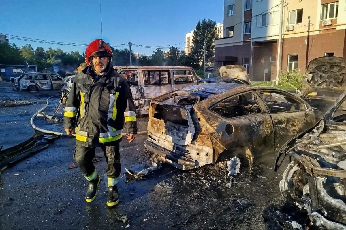 У Вишневому дрон влучив у житловий масив: згоріло понад 15 автівок