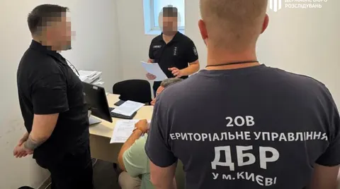 У Києві за $2,5 тисячі незаконно знімали статус порушника з військовозобов’язани