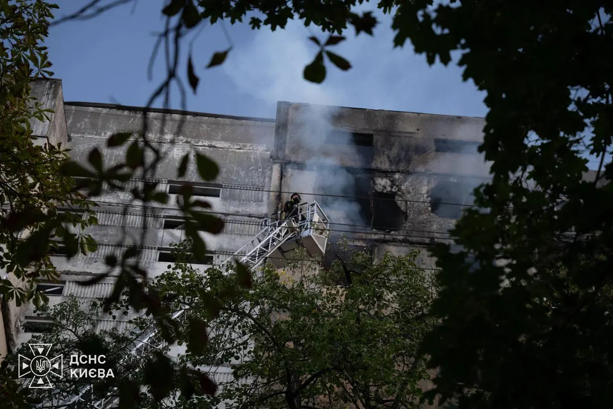 У Києві через атаку РФ поранено 10 людей, серед них дитина: що відомо