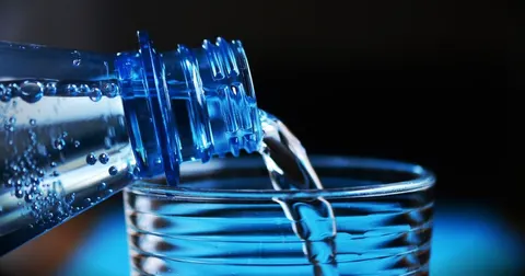 Київ формує запаси їжі та води: кого забезпечать насамперед