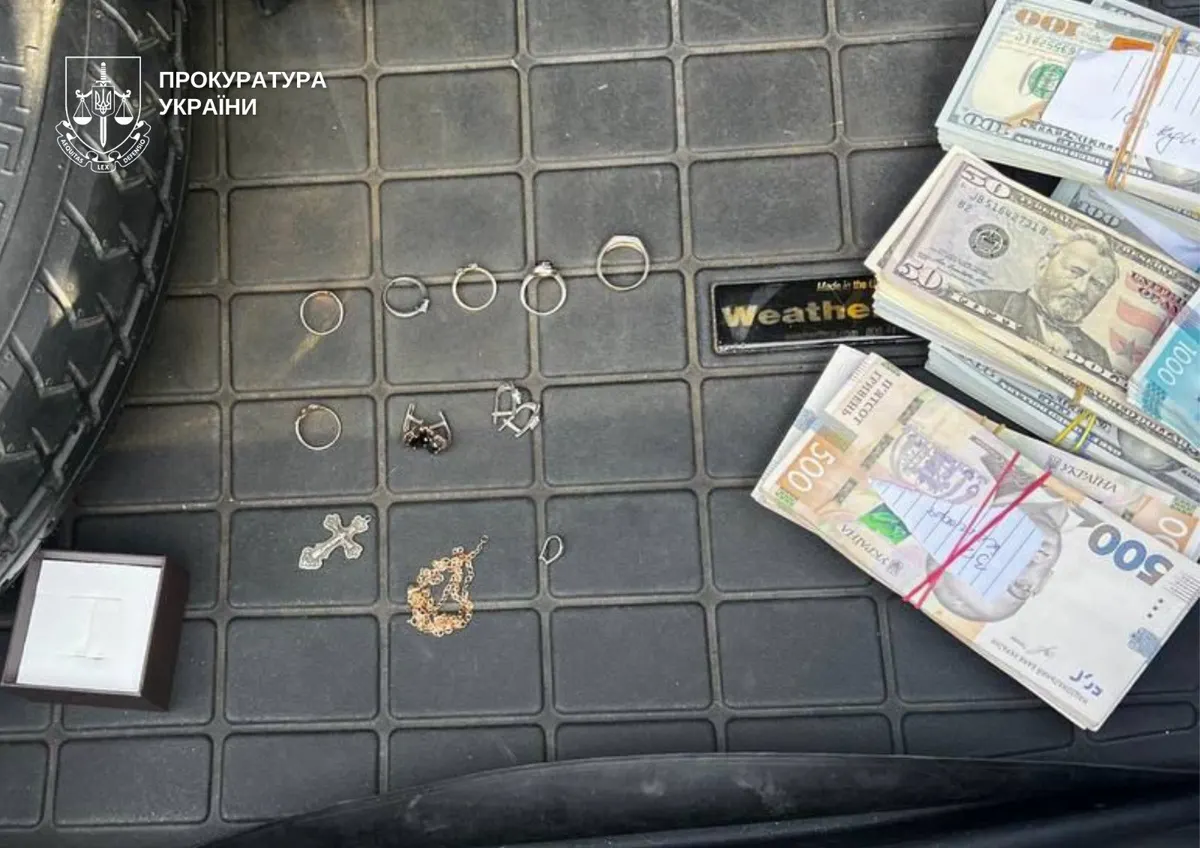 У Києві викрили схему, через яку 13-річна дівчина віддала сімейні заощадження