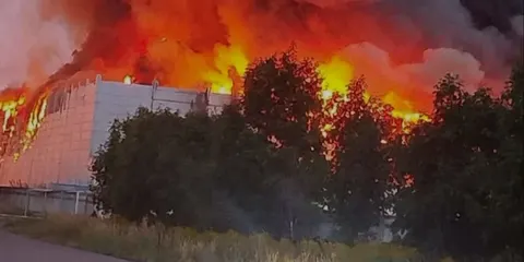 Росіяни вночі атакували склад Varus на Київщині: товари знищено, магазини працюю