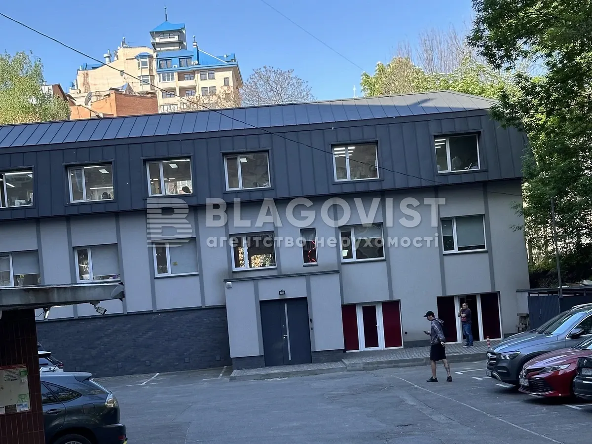 У Києві виставили на продаж будівлю на Гоголівській за 22,9 млн грн