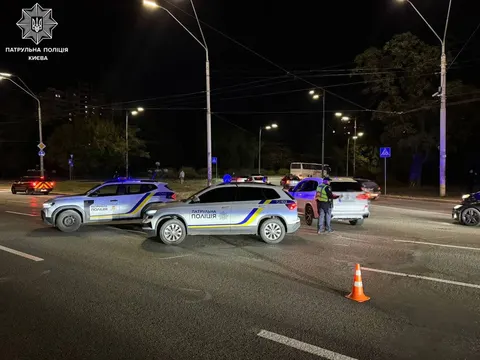 На Київщині частково відновили рух трасою М-06 після атаки рф