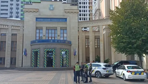 У київському виші посвяту першокурсників проводили під час тривоги — поліція від