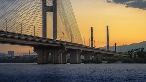 Південний міст у Києві частково перекриють на три дні