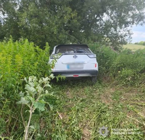 На трасі Київ – Чоп біля Загірців авто злетіло в кювет: двоє травмованих