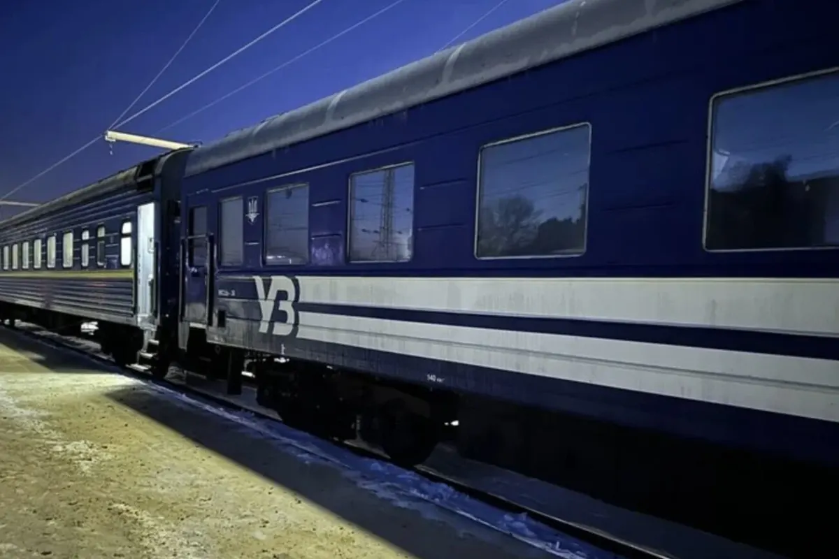Російські дрони атакували поїзд Суми – Київ: пасажирів евакуювали