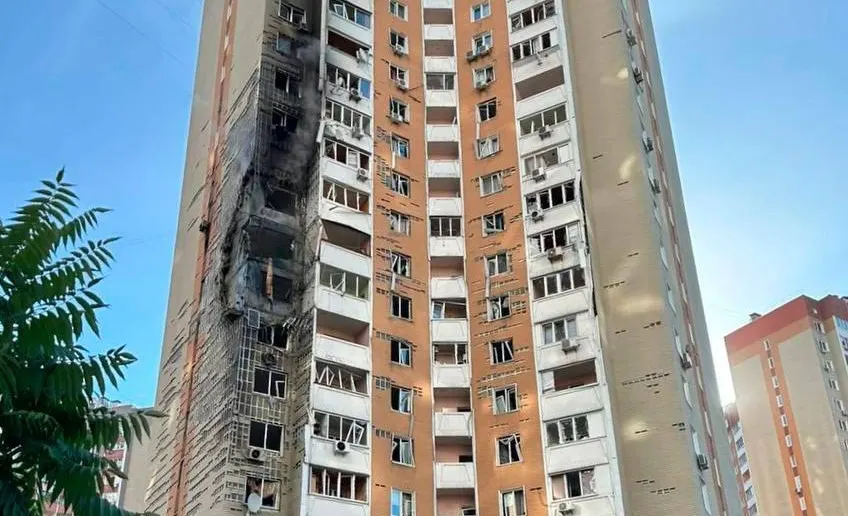 Удар дрона по Дарницькому району: поранено шестеро, серед них вагітна