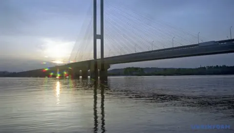 У Києві оновлюють рух мостами під час тривог: що зміниться