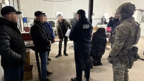 Військові з Хмельниччини понад рік працювали на СТО замість служби: деталі справи