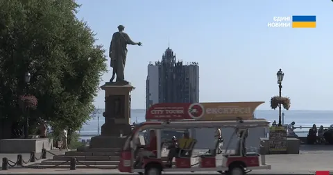 В Одесі вперше від початку війни зняли захист із пам'ятника Дюку