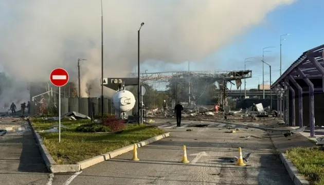 У Києві внаслідок атаки пошкоджено АЗК «Укрнафти»