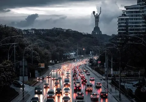 У Києві складають списки маломобільних мешканців для евакуації на зиму