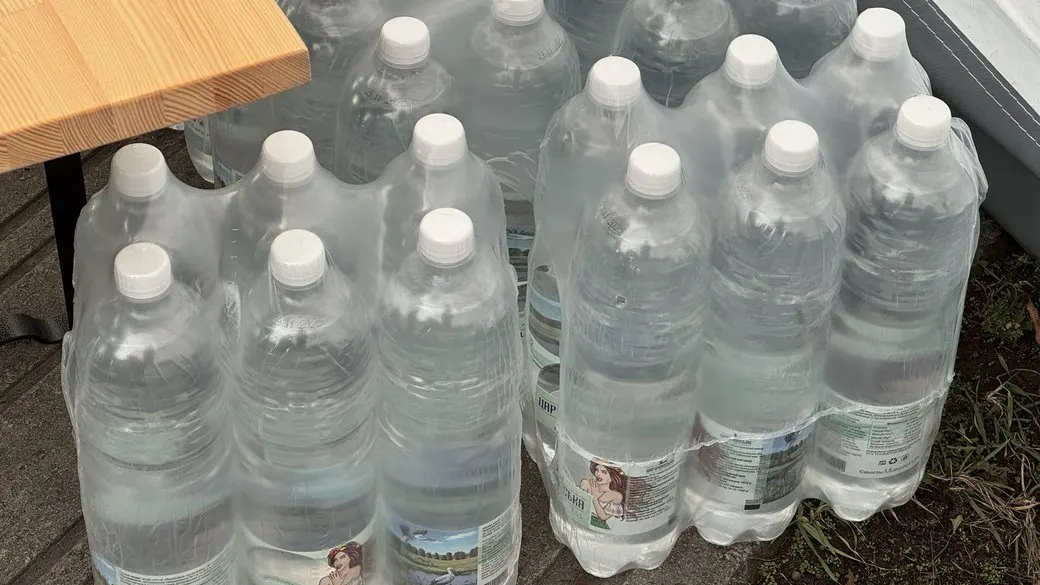 Київ формує запаси їжі та води для мешканців на випадок тривалих відключень