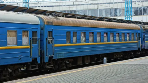 Через обстріли РФ в Україні затримуються понад 90 потягів