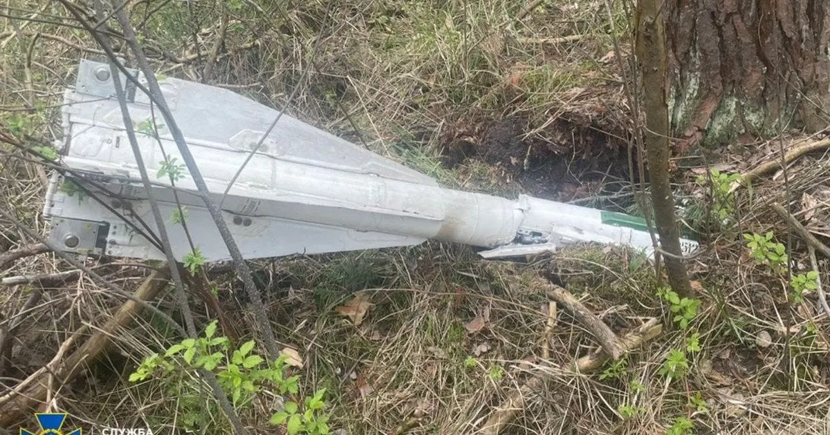 У Києві дрон упав у воду поруч із байдаркою: люди не постраждали