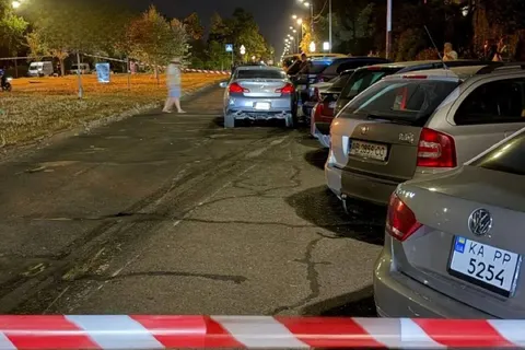 У Києві нетверезий водій Infiniti пошкодив 10 припаркованих автівок