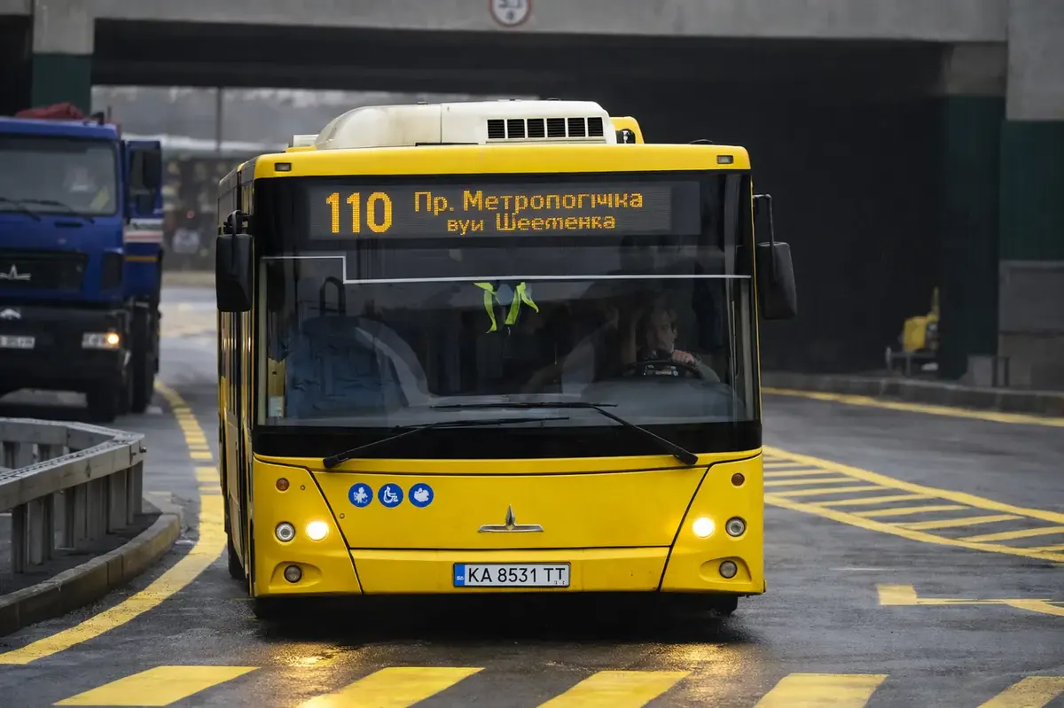 У Києві 8-9 серпня змінять рух автобусів і тролейбуса №34 через ярмарки