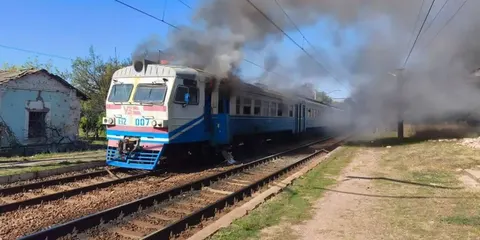 Удар дрона по електропоїзду на Харківщині: загинув чоловік, семеро поранених
