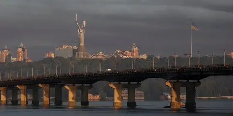 У Києві перекрили вулиці в Дарницькому районі після нічної атаки
