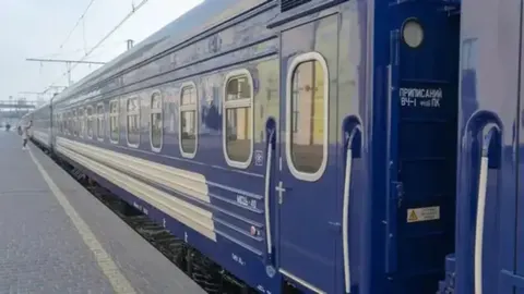 Атака на поїзд Київ — Миколаїв: пасажирів встигли евакуювати, ніхто не постражда